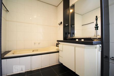 Casa à venda com 350m², 4 quartos e 4 vagas Casa à venda com 350m², 4 quartos e 4 vagasBanheiro da Suíte 2