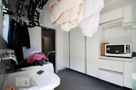 Casa à venda com 350m², 4 quartos e 4 vagas Casa à venda com 350m², 4 quartos e 4 vagasÁrea de Serviço