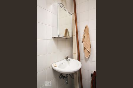 Casa à venda com 350m², 4 quartos e 4 vagas Casa à venda com 350m², 4 quartos e 4 vagasBanheiro de Serviço