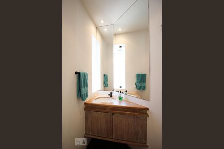 Casa à venda com 350m², 4 quartos e 4 vagas Casa à venda com 350m², 4 quartos e 4 vagasLavabo