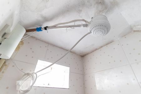 Casa de condomínio à venda com 120m², 3 quartos e 1 vaga Casa de condomínio à venda com 120m², 3 quartos e 1 vagaBanheiro de serviço