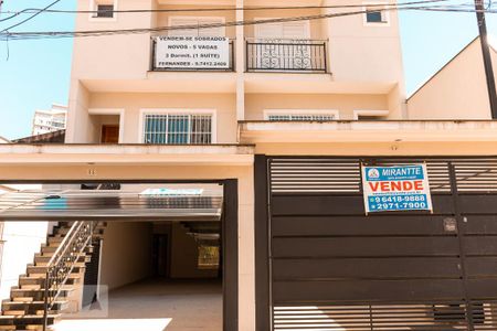 Casa à venda com 173m², 3 quartos e 5 vagas Casa à venda com 173m², 3 quartos e 5 vagasFachada