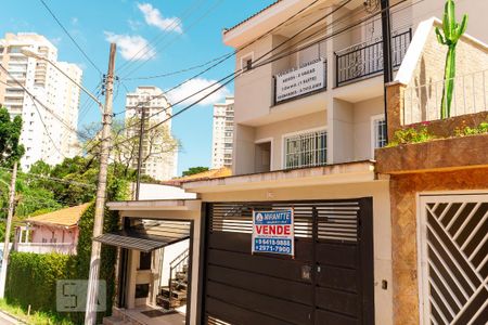 Casa à venda com 173m², 3 quartos e 5 vagas Casa à venda com 173m², 3 quartos e 5 vagasFachada