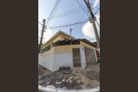 Fachada de casa à venda com 3 quartos, 210m² em Jardim Aeroporto, São Paulo