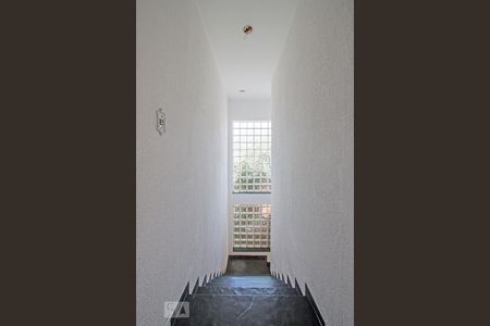 Escada de casa à venda com 4 quartos, 240m² em Jardim Umuarama, São Paulo
