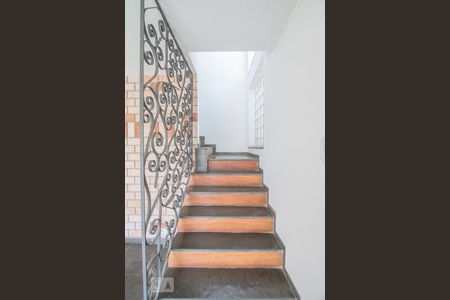 Escada de casa à venda com 4 quartos, 240m² em Jardim Umuarama, São Paulo