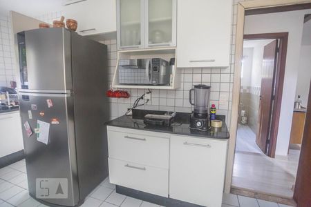 Casa para alugar com 680m², 3 quartos e 2 vagasCozinha - Armários