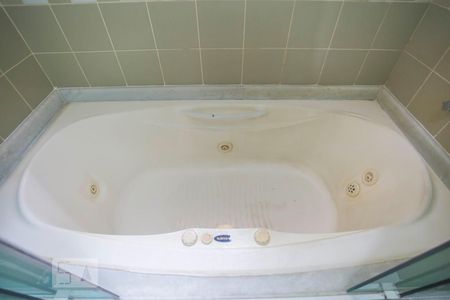 Casa para alugar com 680m², 3 quartos e 2 vagasBanheiro Suíte 