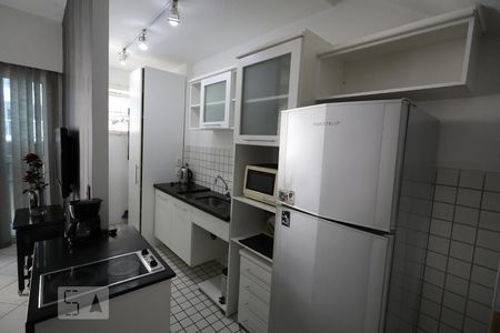 Cozinha e Área de serviço de apartamento para alugar com 2 quartos, 72m² em Gonzaga, Santos