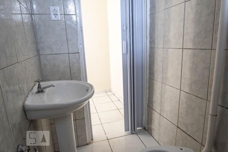 Banheiro de casa para alugar com 1 quarto, 70m² em Parque Peruche, São Paulo