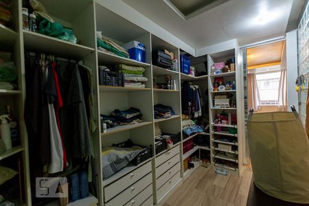 Casa à venda com 280m², 4 quartos e sem vaga Casa à venda com 280m², 4 quartos e sem vagaCloset da Suite do Casal