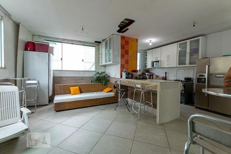 Casa à venda com 280m², 4 quartos e sem vaga Casa à venda com 280m², 4 quartos e sem vagaCozinha