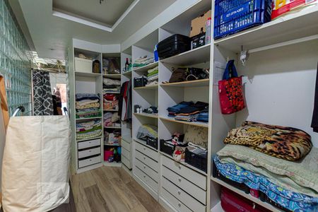 Casa à venda com 280m², 4 quartos e sem vaga Casa à venda com 280m², 4 quartos e sem vagaCloset da Suite do Casal