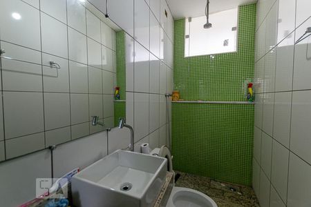 Casa à venda com 280m², 4 quartos e sem vaga Casa à venda com 280m², 4 quartos e sem vagaBanheiro