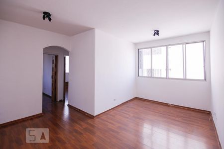 Sala de Apartamento com 2 quartos, 65m² Vila Romana