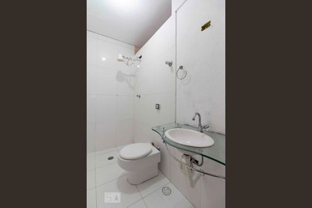Banheiro de casa à venda com 2 quartos, 65m² em Vila Dalila, São Paulo