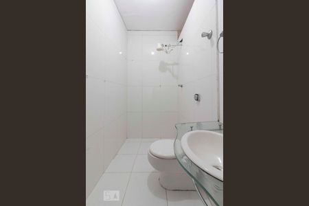 Banheiro de casa à venda com 2 quartos, 65m² em Vila Dalila, São Paulo