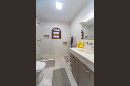 Banheiro de casa para alugar com 2 quartos, 122m² em Jardim Stella, Santo André