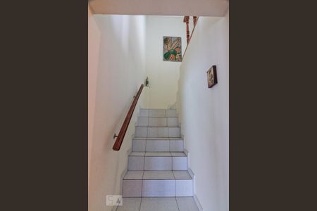 Casa à venda com 250m², 5 quartos e 2 vagasEscada