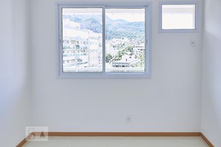 Quarto 1 de apartamento para alugar com 2 quartos, 75m² em Freguesia de Jacarepaguá, Rio de Janeiro