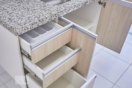 Apartamento para alugar com 75m², 2 quartos e 1 vagaCozinha - Armários