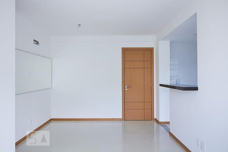 Sala de apartamento para alugar com 2 quartos, 75m² em Freguesia de Jacarepaguá, Rio de Janeiro