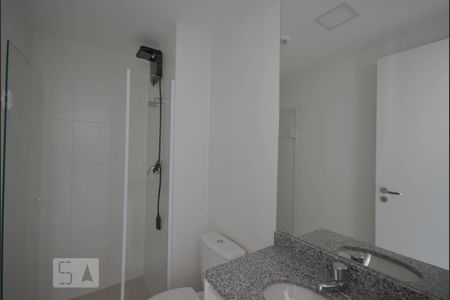Banheiro de kitnet/studio para alugar com 1 quarto, 21m² em Liberdade, São Paulo