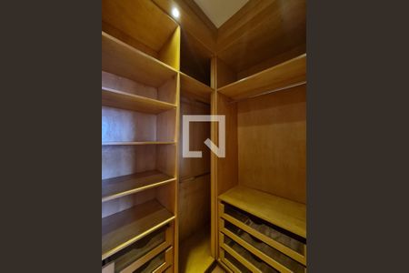 Casa para alugar com 147m², 4 quartos e 2 vagas Casa para alugar com 147m², 4 quartos e 2 vagasSuíte Closet