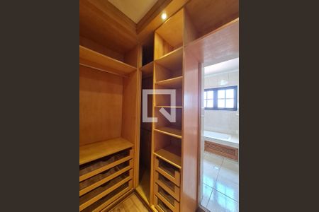 Casa para alugar com 147m², 4 quartos e 2 vagas Casa para alugar com 147m², 4 quartos e 2 vagasSuíte Closet