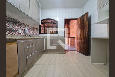 Casa para alugar com 147m², 4 quartos e 2 vagas Casa para alugar com 147m², 4 quartos e 2 vagasCozinha
