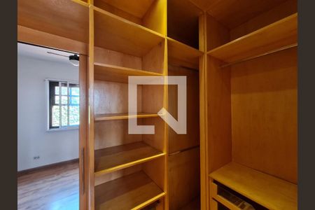 Casa para alugar com 147m², 4 quartos e 2 vagas Casa para alugar com 147m², 4 quartos e 2 vagasSuíte Closet