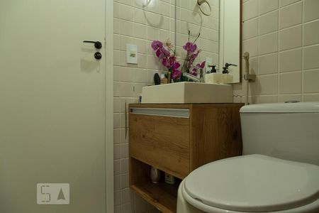 Apartamento à venda com 111m², 2 quartos e 2 vagas Apartamento à venda com 111m², 2 quartos e 2 vagasBanheiro social