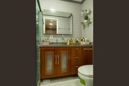 Apartamento à venda com 111m², 2 quartos e 2 vagas Apartamento à venda com 111m², 2 quartos e 2 vagasBanheiro da suíte