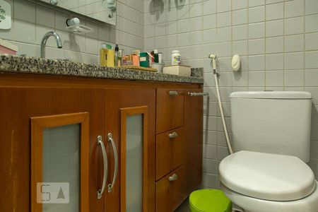 Apartamento à venda com 111m², 2 quartos e 2 vagas Apartamento à venda com 111m², 2 quartos e 2 vagasBanheiro da suíte