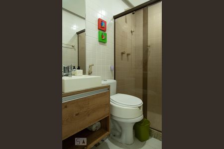 Apartamento à venda com 111m², 2 quartos e 2 vagas Apartamento à venda com 111m², 2 quartos e 2 vagasBanheiro social