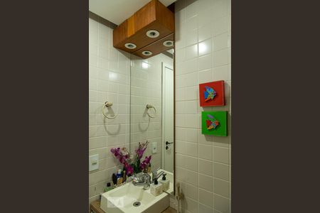 Apartamento à venda com 111m², 2 quartos e 2 vagas Apartamento à venda com 111m², 2 quartos e 2 vagasBanheiro social