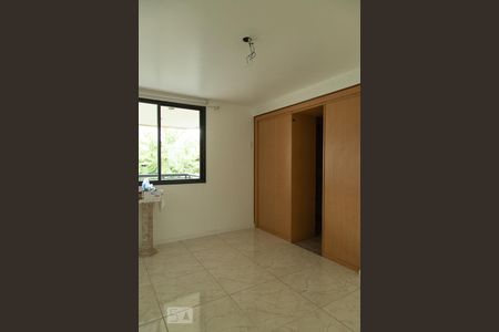 Apartamento à venda com 111m², 2 quartos e 2 vagas Apartamento à venda com 111m², 2 quartos e 2 vagasSuíte