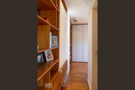 Apartamento à venda com 110m², 3 quartos e 1 vagaCorredor Quarto 2