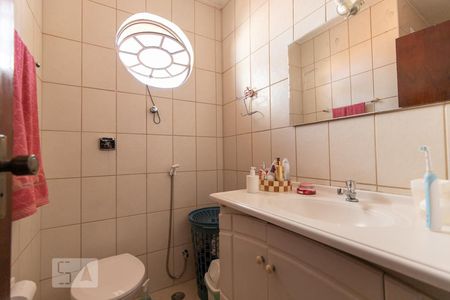Banheiro Corredor de casa à venda com 3 quartos, 285m² em Vila Gumercindo, São Paulo