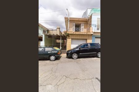 Casa à venda com 126m², 1 quarto e 1 vaga Casa à venda com 126m², 1 quarto e 1 vagaFachada