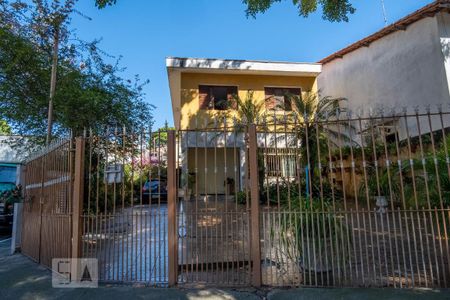 Casa à venda com 240m², 4 quartos e 7 vagasFachada