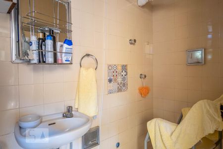 Casa à venda com 240m², 4 quartos e 7 vagasBanheiro de Serviço