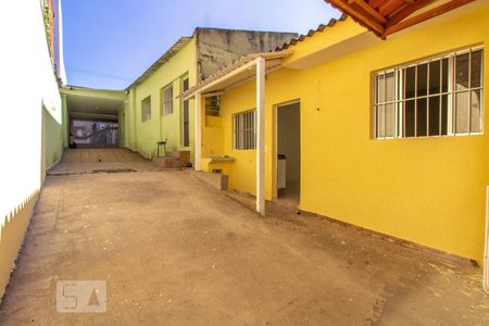 Casa para alugar com 45m², 1 quarto e sem vagaQuintal\Fachada
