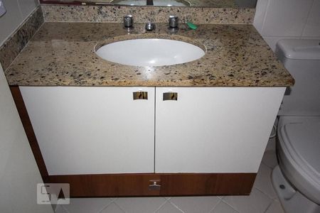 Apartamento para alugar com 72m², 2 quartos e 1 vaga Apartamento para alugar com 72m², 2 quartos e 1 vagaDetalhe do Banheiro da Suíte