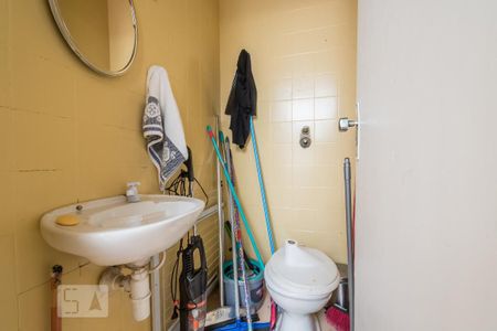 Banheiro de Serviço de casa à venda com 3 quartos, 200m² em Santo Amaro, São Paulo