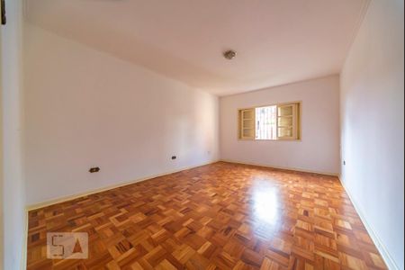 Casa para alugar com 229m², 4 quartos e 2 vagas Casa para alugar com 229m², 4 quartos e 2 vagasQuarto 1