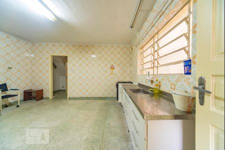 Casa para alugar com 229m², 4 quartos e 2 vagas Casa para alugar com 229m², 4 quartos e 2 vagasCozinha