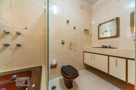 Casa para alugar com 229m², 4 quartos e 2 vagas Casa para alugar com 229m², 4 quartos e 2 vagasBanheiro do Quarto 4