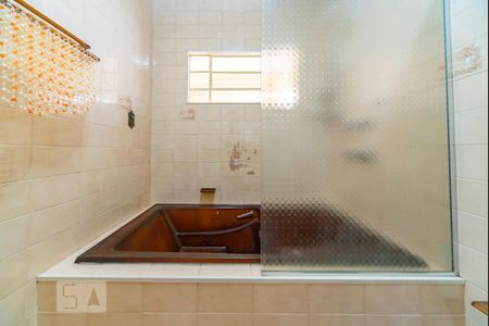Casa para alugar com 229m², 4 quartos e 2 vagas Casa para alugar com 229m², 4 quartos e 2 vagasBanheira