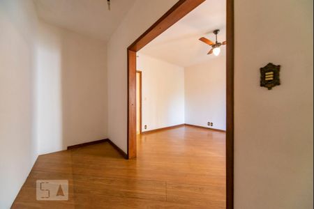 Casa para alugar com 229m², 4 quartos e 2 vagas Casa para alugar com 229m², 4 quartos e 2 vagasCloset do Quarto 4